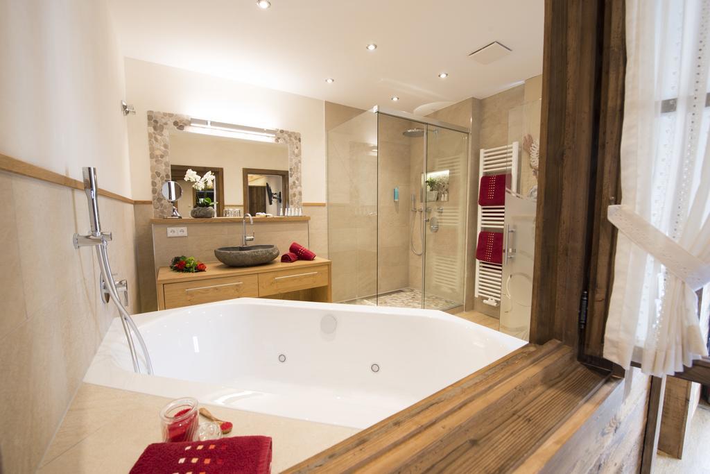 Wellness-Hotel Adler บาดวือริสโฮเฟิน ภายนอก รูปภาพ